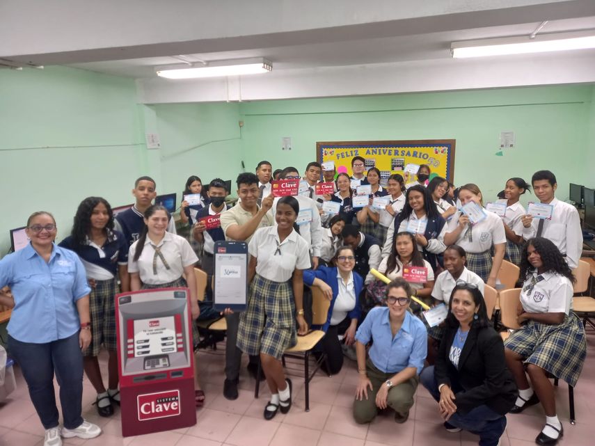 Estudiantes panameños recibieron educación Financiera