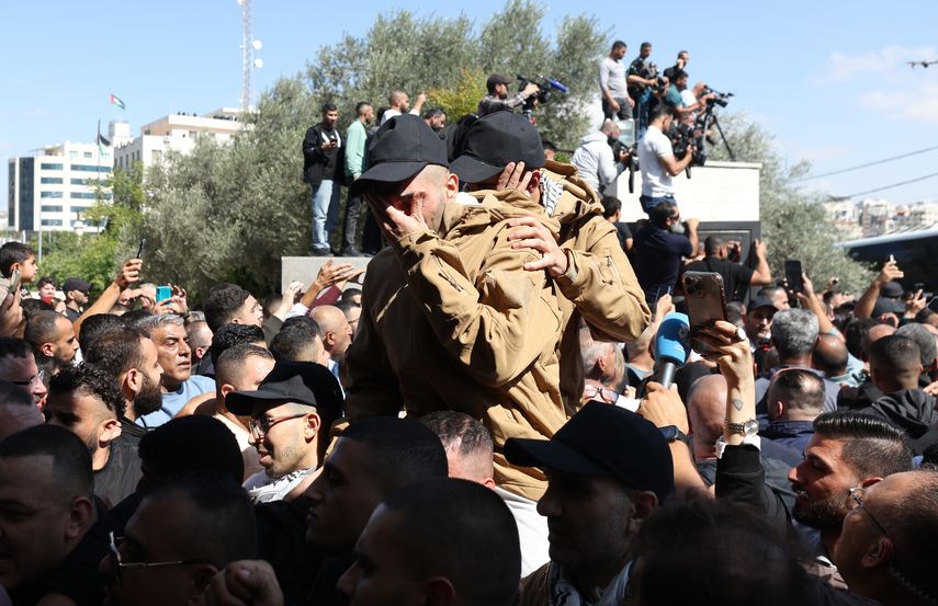 Un total de 154 prisioneros palestinos excarcelados por Israel llegan al norte de Egipto