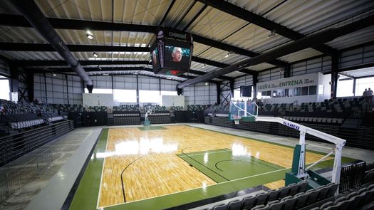 Pandeportes ofrece clínicas deportivas en disciplinas como: boxeo, baloncesto y fútbol en diversas comunidades.