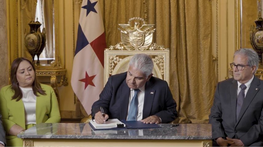 Mulino sanciona la ley que reforma la Caja de Seguro Social