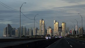 El presidente ejecutivo de CAF también subrayó que el desarrollo económico debe ir acompañado de inclusión social. Las desigualdades históricas, afirmó, siguen siendo uno de los principales desafíos de la región.