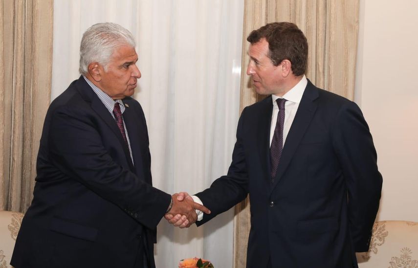 Presidente Mulino se reunió en su despacho con el sobrino del Rey Carlos III