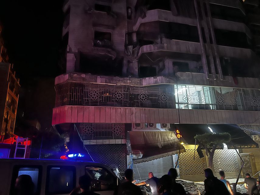 Al menos 22 personas murieron en dos bombardeos de Israel en el centro de Beirut el jueves por la noche, lo que representa el ataque más mortífero contra la capital libanesa desde que Israel y Hezbolá entraron en guerra abierta. Al menos 22 personas murieron en dos bombardeos de Israel en el centro de Beirut el jueves por la noche, lo que representa el ataque más mortífero contra la capital libanesa desde que Israel y Hezbolá entraron en guerra abierta.