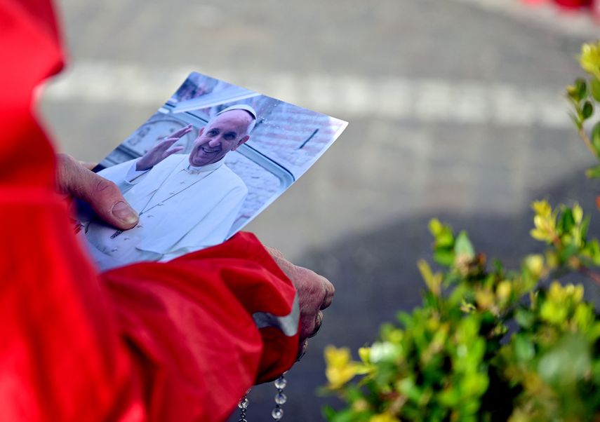 El papa Francisco continúa mejorando y no piensa en renunciar