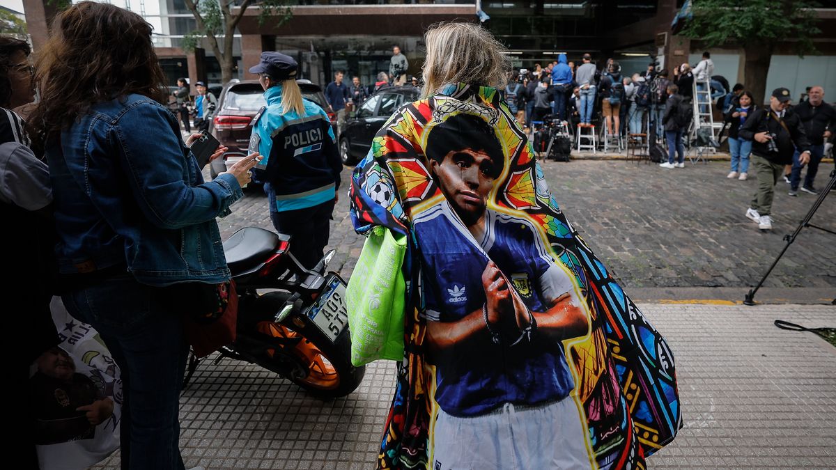 Comienza en Argentina el juicio por la muerte de Diego Armando Maradona