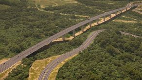 El Ministerio de Obras Públicas (MOP) adjudicó a Constructora MECO, S.A. investigada en el caso Blue Apple, el proyecto “Ampliación del Corredor de las Playas – Tramo Carretera Panamericana (CPA) El Espino–Sajalices y Variante de Campana”.