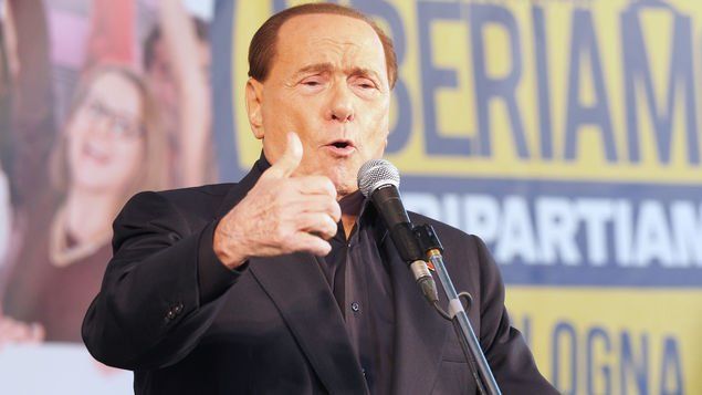  Silvio Berlusconi sale del hospital luego de 45 días.