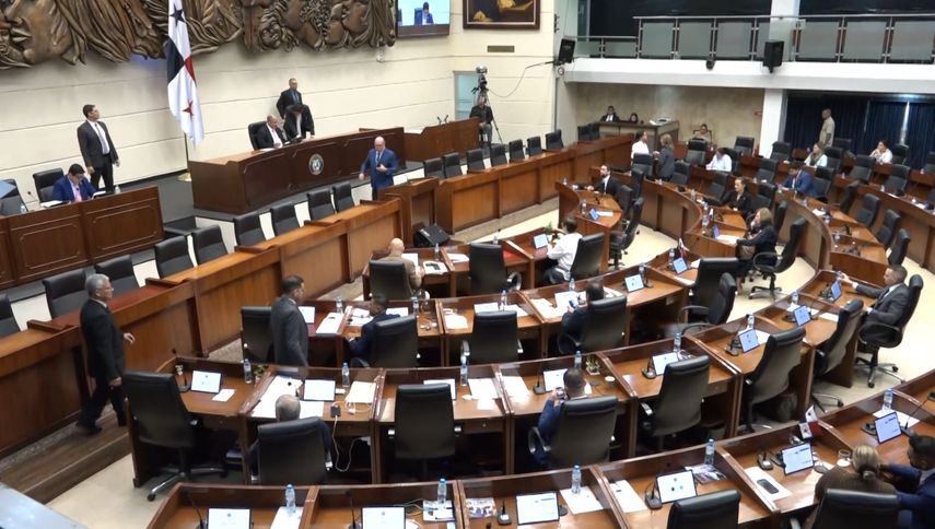 Mulino recomienda al procurador retirar proyecto anticorrupción, diputados reaccionan