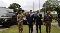 La embajada de EEUU informó este miércoles que entregó al Gobierno de Panamá equipos esenciales de seguridad marítima, fronteriza y cibernética por valor de cinco millones de dólares, como parte de la cooperación para desarticular las redes que impulsan la migración irregular y el narcotráfico y fortalecer la protección del Canal interoceánico. La embajada de EEUU informó este miércoles que entregó al Gobierno de Panamá equipos esenciales de seguridad marítima, fronteriza y cibernética por valor de cinco millones de dólares, como parte de la cooperación para desarticular las redes que impulsan la migración irregular y el narcotráfico y fortalecer la protección del Canal interoceánico.