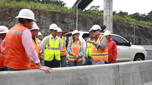 Ministros del MOP y Asuntos del Canal inspeccionan los proyectos 6 y 8 carriles