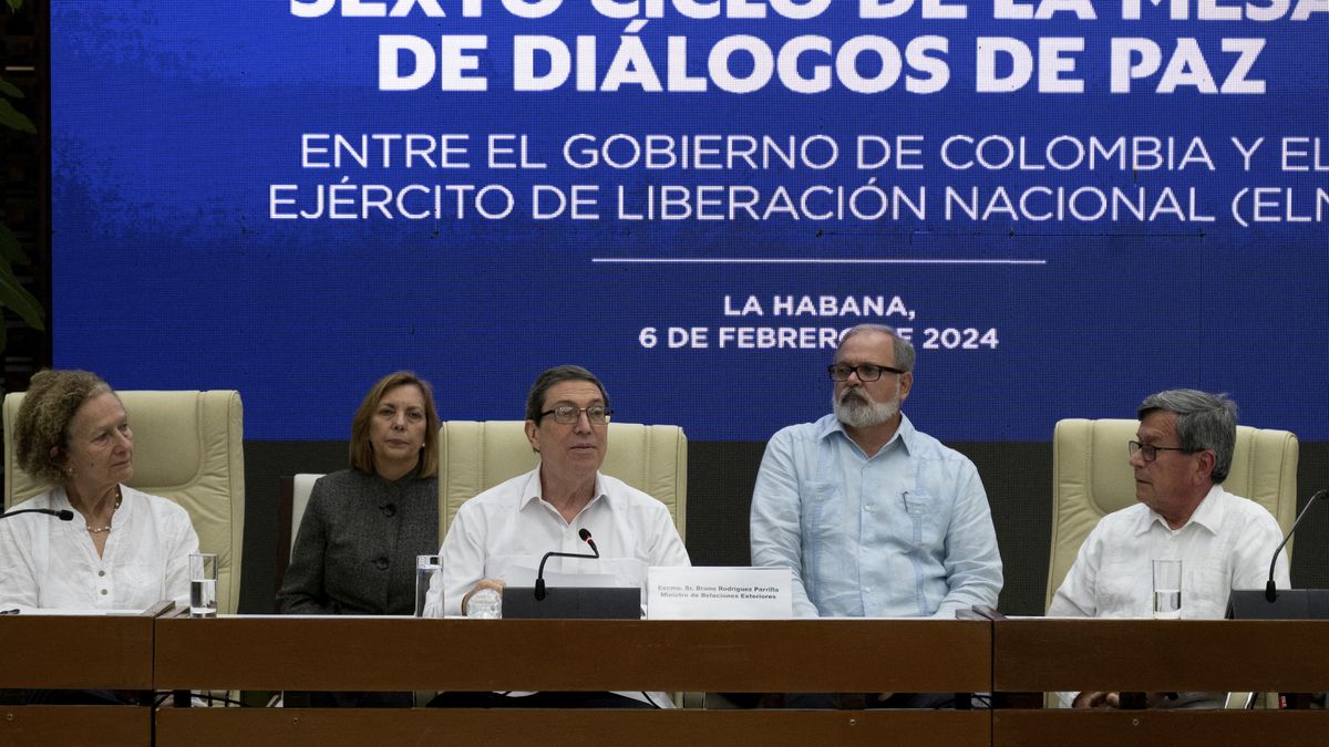 Gobierno de Colombia y el ELN descongelan conversaciones de paz
