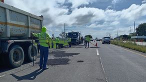La Dirección Provincial del Ministerio de Obras Públicas (MOP) en Coclé ejecuta un plan de mantenimiento vial en la Carretera Panamericana, enfocado en el tramo Antón–Penonomé, como parte de las acciones para mejorar la movilidad en uno de los corredores más transitados del país.