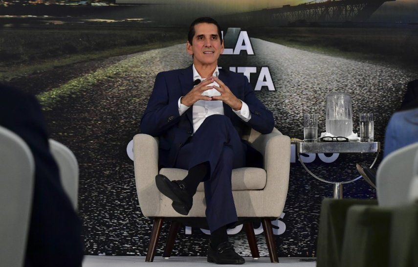 Roux, el candidato que quiere cambios radicales a la sombra de Martinelli