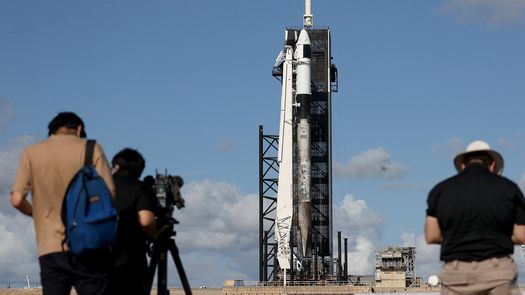 Primeros turistas espaciales de SpaceX, listos para el lanzamiento