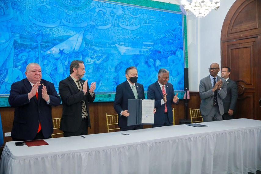 Panamá lanza estrategia país para desarrollo de actividad de semiconductores