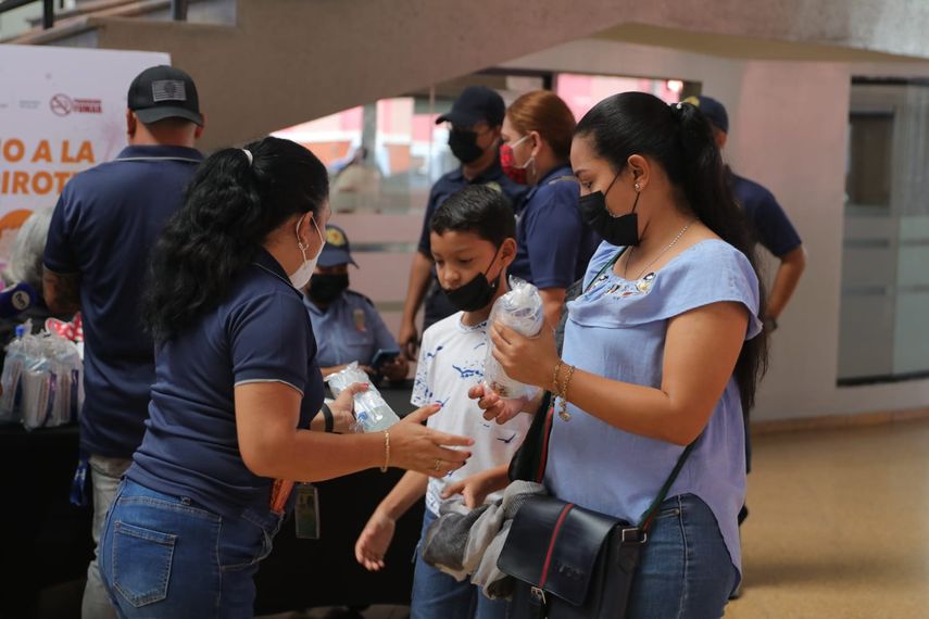 Minsa entrega kits de bioseguridad y limpieza en Albrook.