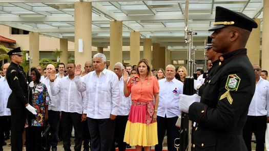 Presidente Mulino visita Colón para los desfiles patrios