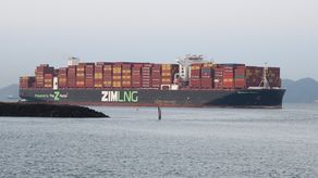 La Cámara Marítima de Panamá (CMP) expresó este miércoles su rechazo a un proyecto de ley que propone una nueva tasa al movimiento de contenedores y servicios vinculados a la actividad portuaria y logística, porque restaría competitividad al nodo logístico del país que alberga al Canal interoceánico.