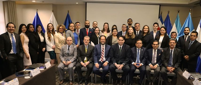 En un esfuerzo por fortalecer las administraciones tributarias en Centroamérica, Panamá y República Dominicana, se llevó a cabo el Taller Regional de Alto Nivel "Fortaleciendo las Administraciones Tributarias de Centroamérica, Panamá y República Dominicana". En un esfuerzo por fortalecer las administraciones tributarias en Centroamérica, Panamá y República Dominicana, se llevó a cabo el Taller Regional de Alto Nivel "Fortaleciendo las Administraciones Tributarias de Centroamérica, Panamá y República Dominicana".