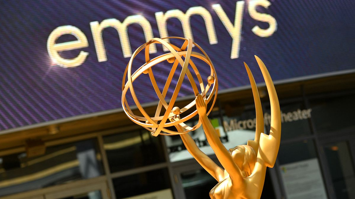El drama médico The Pitt y la comedia Hacks encabezaron el miércoles las nominaciones a los premios Emmy, equivalentes a los Óscar de la televisión estadounidense. The Pitt acumuló 25 nominaciones, incluida una para mejor drama, mientras que la quinta y última temporada de Hacks obtuvo 24, una de ellas a la mejor comedia. El drama médico The Pitt y la comedia Hacks encabezaron el miércoles las nominaciones a los premios Emmy, equivalentes a los Óscar de la televisión estadounidense. The Pitt acumuló 25 nominaciones, incluida una para mejor drama, mientras que la quinta y última temporada de Hacks obtuvo 24, una de ellas a la mejor comedia.