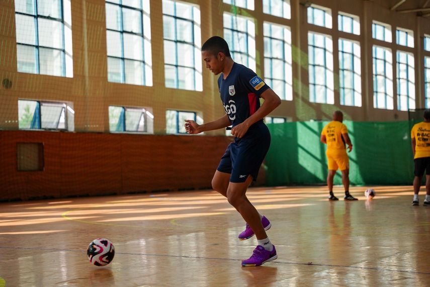 El jugador de la Selección de Panamá, de fútbol sala, Ruman Milord, afirmó este miércoles que el grupo está enfocado en el debut en el Mundial de Uzbekistán y prometió que verán a un combinado panameño con garra y ganas de lograr cosas nuevas. El jugador de la Selección de Panamá, de fútbol sala, Ruman Milord, afirmó este miércoles que el grupo está enfocado en el debut en el Mundial de Uzbekistán y prometió que verán a un combinado panameño con garra y ganas de lograr cosas nuevas.