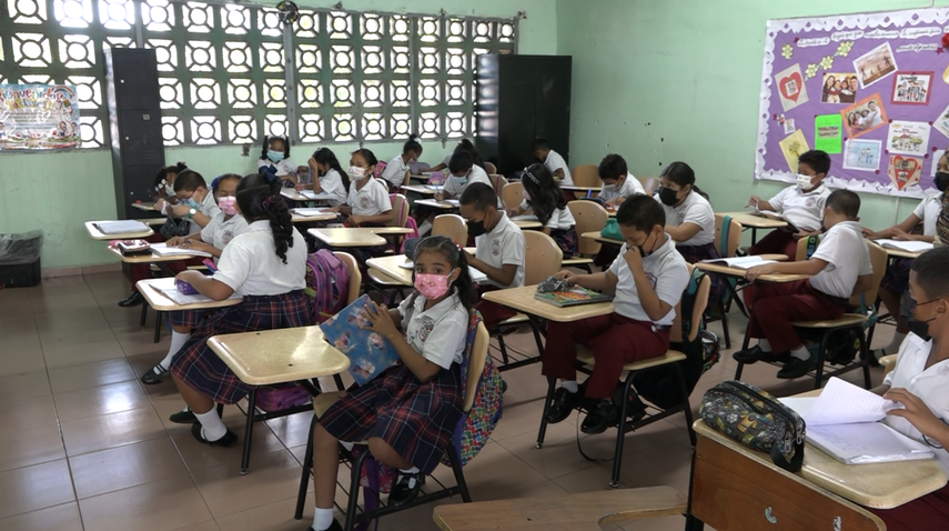 Docentes de San Miguelito continúan con clases presenciales
