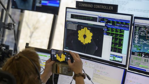 Telescopio James Webb despliega su escudo solar con éxito en el espacio