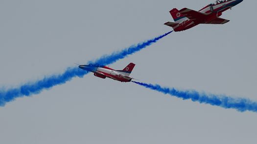 China muestra su poderío aéreo en una feria de aviación