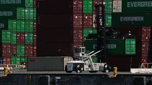 La economía mundial resiste aranceles de Trump, dice OCDE