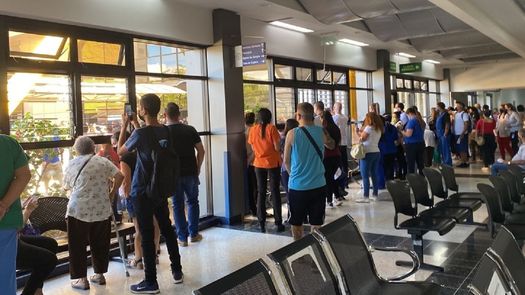 Acusan a grupo antivacunas de invadir hospital en Costa Rica
