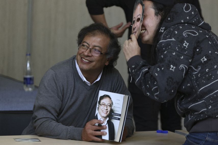 Elecciones en Colombia: Gustavo Petro domina encuestas