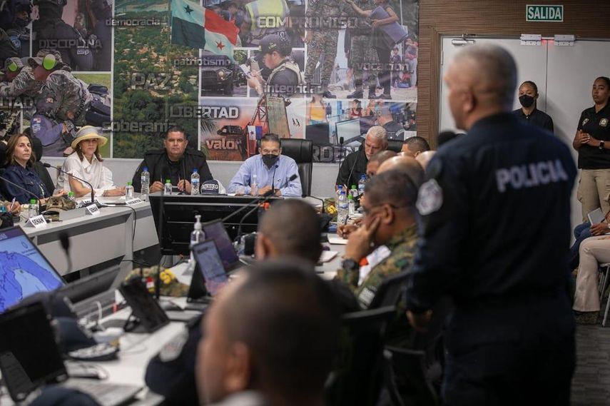 Laurentino Cortizo supervisa operativo de seguridad en carnavales. Laurentino Cortizo supervisa operativo de seguridad en carnavales.