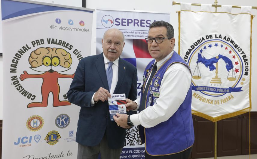 “La nueva Constitución entraría en vigor en 2029”, afirmó el Dr. Miguel Antonio Bernal, coordinador ejecutivo de la Secretaría Presidencial para la Reorganización del Estado y Asuntos Constitucionales (Sepresac), al exponer el plan de trabajo que guiará el proceso constituyente en Panamá. “La nueva Constitución entraría en vigor en 2029”, afirmó el Dr. Miguel Antonio Bernal, coordinador ejecutivo de la Secretaría Presidencial para la Reorganización del Estado y Asuntos Constitucionales (Sepresac), al exponer el plan de trabajo que guiará el proceso constituyente en Panamá.