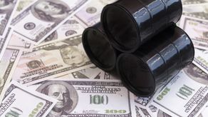 Petróleo sigue a la baja en mercado preocupado por la economía china