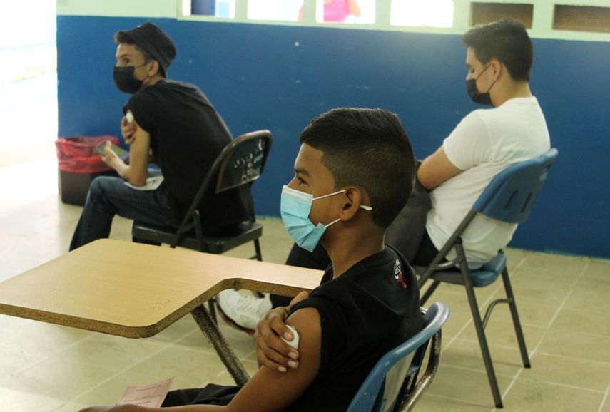 Vacunación de menores desde los 12 años inició este lunes