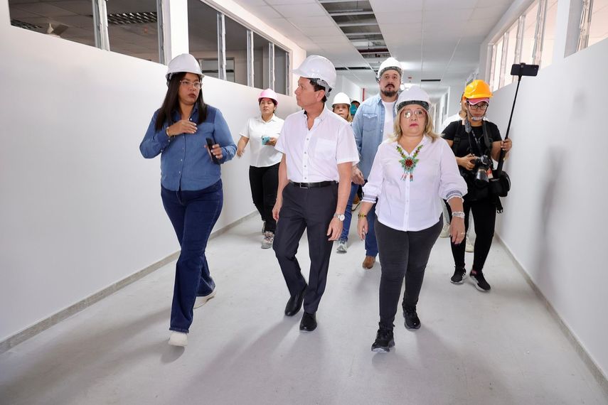 Las obras de construcción de las nuevas estructuras de la Escuela República de Venezuela y el Instituto Comercial Bolívar avanzan a buen ritmo y estarán listas para ser entregadas en el último trimestre escolar de 2025. Las obras de construcción de las nuevas estructuras de la Escuela República de Venezuela y el Instituto Comercial Bolívar avanzan a buen ritmo y estarán listas para ser entregadas en el último trimestre escolar de 2025.