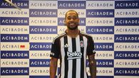 El defensor internacional panameño Micahel Amir Murillo, apartado del primer equipo del Olympique de Marsella luego de su bajo rendimiento en los partidos ante Brujas (0-3) y París FC (2-2) a finales de enero, fichó este viernes por el Besiktas, anunció este viernes el club turco. El defensor internacional panameño Micahel Amir Murillo, apartado del primer equipo del Olympique de Marsella luego de su bajo rendimiento en los partidos ante Brujas (0-3) y París FC (2-2) a finales de enero, fichó este viernes por el Besiktas, anunció este viernes el club turco.