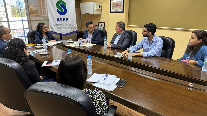 Ricardo Lombana acudió hoy a la Autoridad Nacional de los Servicios Públicos (ASEP) para solicitar la entrega de documentos y la certificación de una serie de hechos relacionados con la autorización del aumento de la tarifa eléctrica. Ricardo Lombana acudió hoy a la Autoridad Nacional de los Servicios Públicos (ASEP) para solicitar la entrega de documentos y la certificación de una serie de hechos relacionados con la autorización del aumento de la tarifa eléctrica.