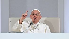 El papa denuncia la desinformación y la califica de primer pecado del periodismo
