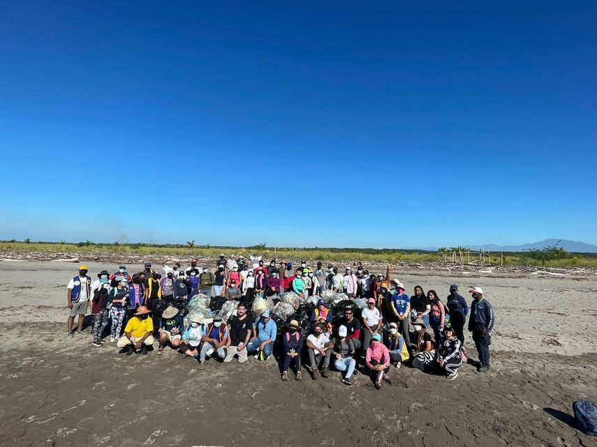 Una gran cantidad de voluntarios de MiAmbiente
