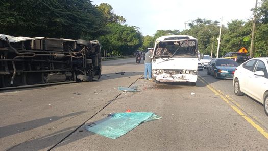 La mañana de este martes, se registró un accidente de tránsito cerca del Puente de Las Américas, entre dos buses tipo coaster. Entre los heridos se contabilizan 26 lesionados leves y 3 de consideración, informó la Policía Nacional. La mañana de este martes, se registró un accidente de tránsito cerca del Puente de Las Américas, entre dos buses tipo coaster. Entre los heridos se contabilizan 26 lesionados leves y 3 de consideración, informó la Policía Nacional.