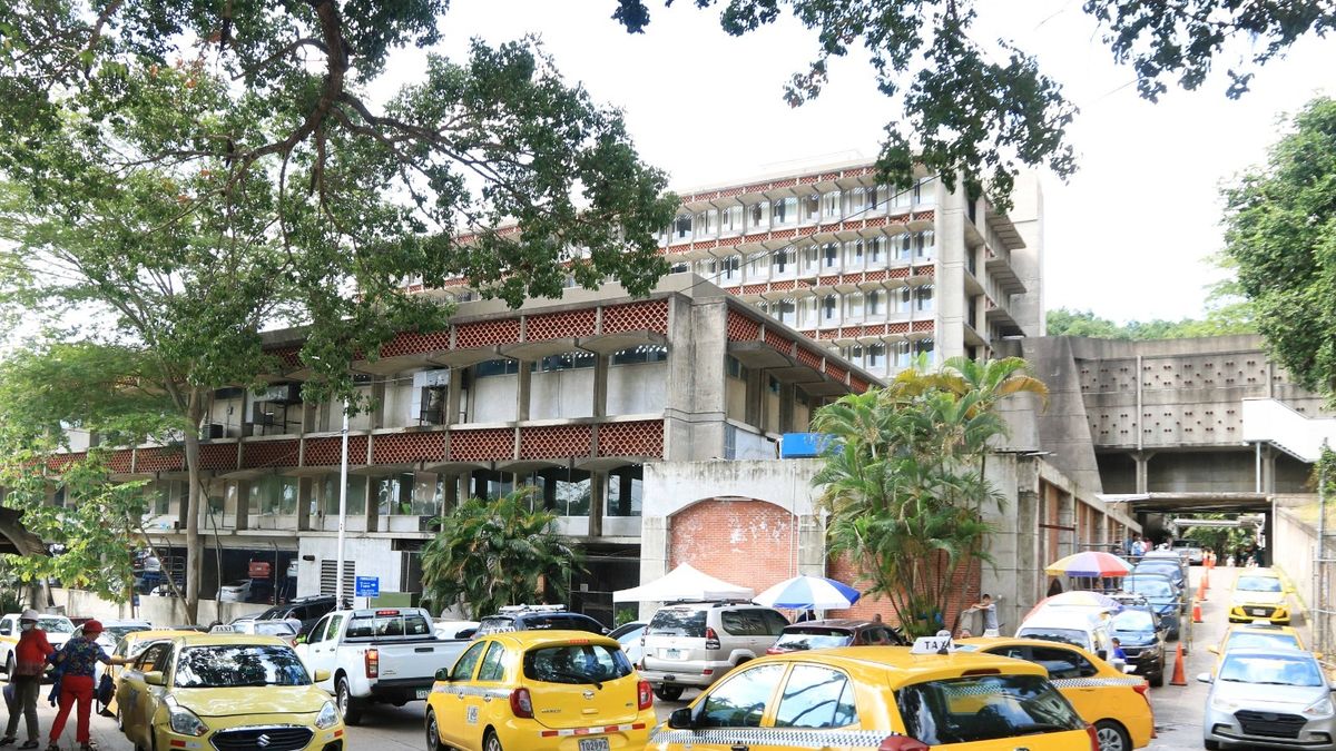 El Instituto Oncológico Nacional (ION) informó que activó mecanismos de gestión administrativa y financiera para garantizar la continuidad en la atención de los pacientes, tras el reciente incremento en los costos de insumos médicos esenciales, particularmente soluciones salinas y dextrosa. El Instituto Oncológico Nacional (ION) informó que activó mecanismos de gestión administrativa y financiera para garantizar la continuidad en la atención de los pacientes, tras el reciente incremento en los costos de insumos médicos esenciales, particularmente soluciones salinas y dextrosa.