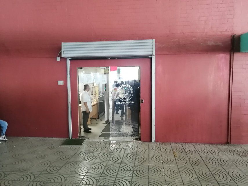 En la audiencia realizada en el Sistema Penal Acusatorio, la Fiscalía Anticorrupción ordenó medidas cautelares a implicados en caso de peculado en la Lotería Nacional.  