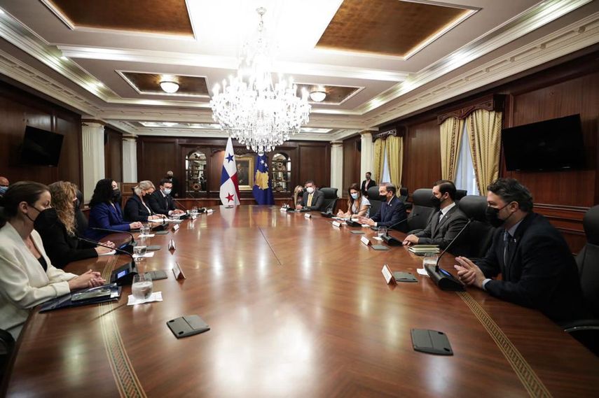 Durante la reunión en el salón de Gabinete del Palacio Presidencial, el mandatario Laurentino Cortizo reiteró que Panamá reconoce a Kosovo como una república democrática e independiente. 