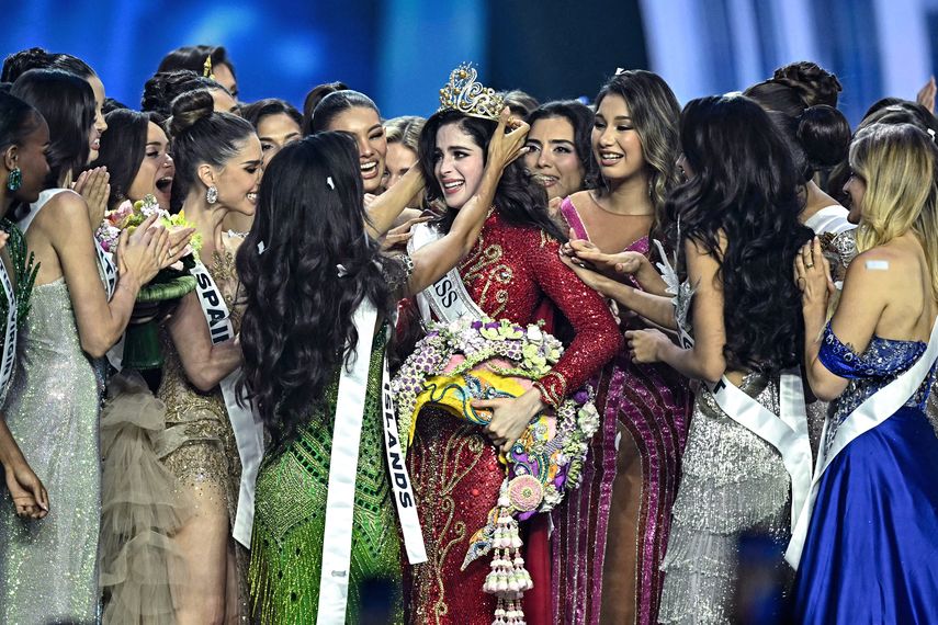 La Miss México Fátima Bosch se coronó Miss Universo 2025 este viernes en Tailandia, luego de haber protagonizado a principios de mes un dramático altercado con un ejecutivo del certamen que desató una ola de apoyo feminista a la concursante. La Miss México Fátima Bosch se coronó Miss Universo 2025 este viernes en Tailandia, luego de haber protagonizado a principios de mes un dramático altercado con un ejecutivo del certamen que desató una ola de apoyo feminista a la concursante.
