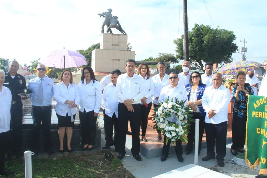 Los miembros de la Asociación de Periodistas de Chiriquí tuvieron su tradicional romería al cementerio donde en un acto solemne rindieron honores a los fundadores de la agrupación que han fallecido.