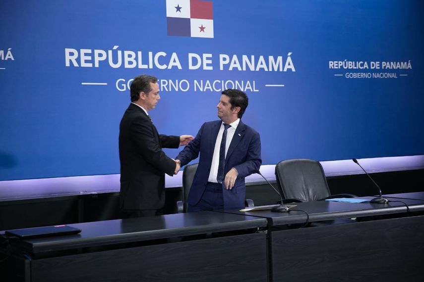 Ministro del Mici, renuncia a su cargo tras presión social