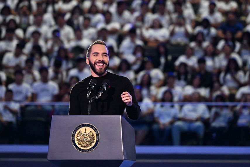 Bukele asegura que le tiene "sin cuidado" que lo llamen "dictador" Bukele asegura que le tiene "sin cuidado" que lo llamen "dictador"