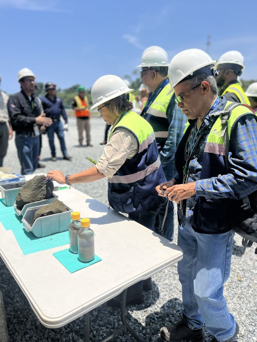 Cobre Panamá dijo haber entregado al MICI un informe detallado sobre la situación del concentrado de cobre almacenado en el sitio, que fue procesado antes de la suspensión de las operaciones. Cobre Panamá dijo haber entregado al MICI un informe detallado sobre la situación del concentrado de cobre almacenado en el sitio, que fue procesado antes de la suspensión de las operaciones.