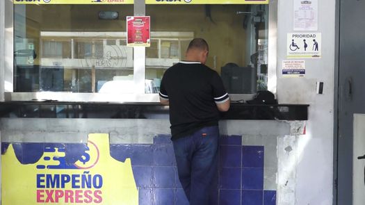 Panameños acuden a Casas de Empeños en estos carnavales.